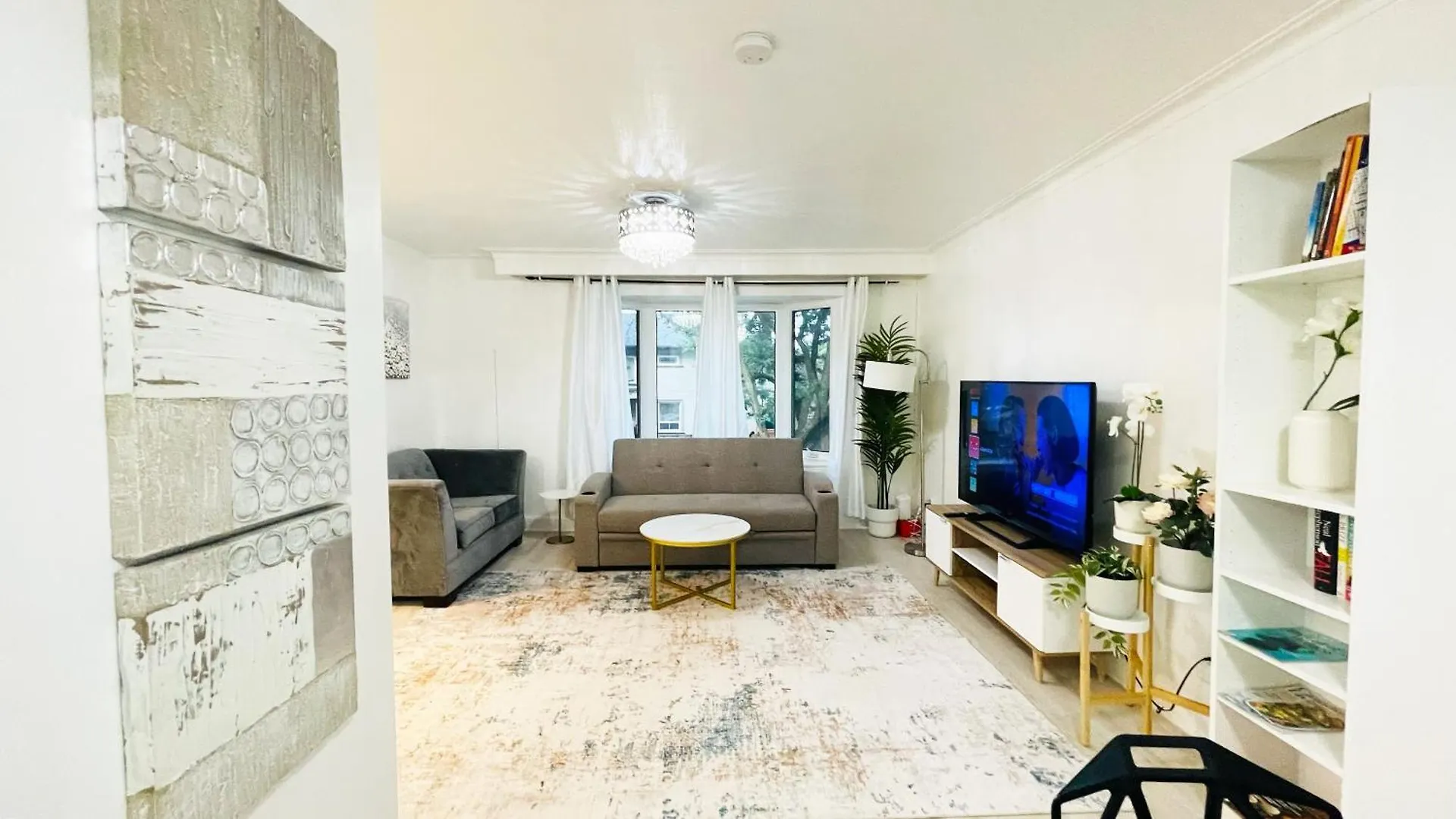 Home Near Toronto Pearson Airport
