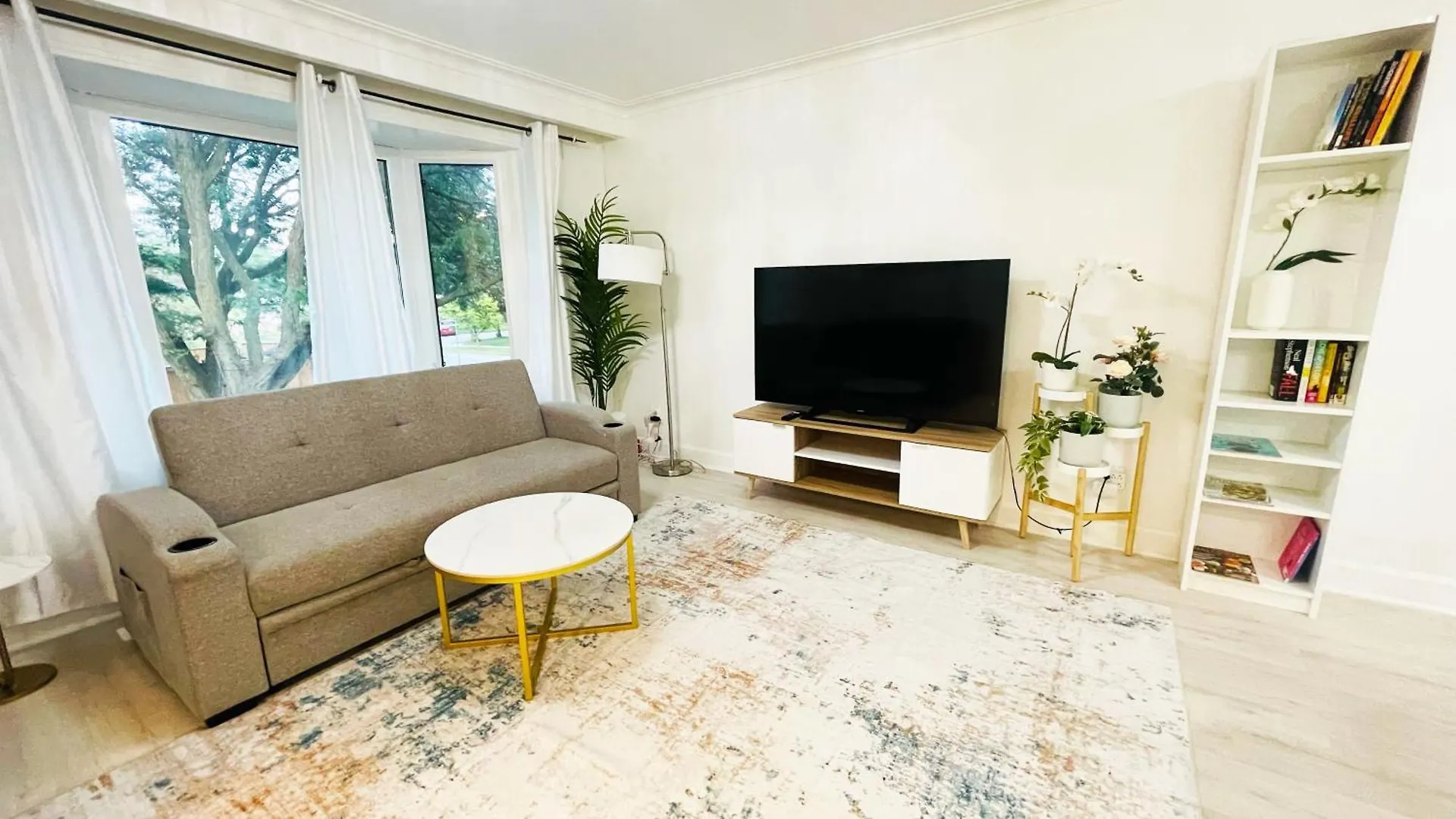 Home Near Toronto Pearson Airport